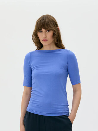 Maska Akila Ribbed Tencel T-shirt . Flax Blue