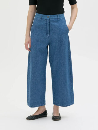 Maska Etsu Curved Leg Denim Trousers . Light Indigo