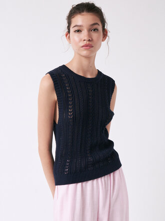 AMT Studio Haut tricoté en coton bio Sand . Bleu profond