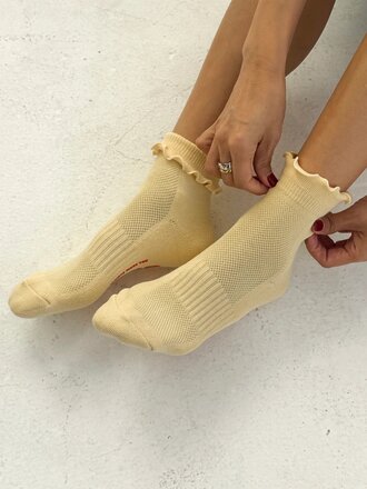 Le Bon Shoppe Ruffled Hugger Crew Socks . Banana Cream/Red
