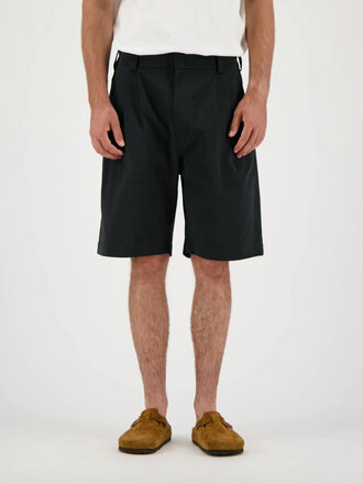 Castart Gaze Double Pleat Shorts . Black