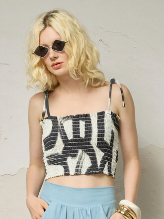 Chlo Oizys Stretchy Top . Black Shodo