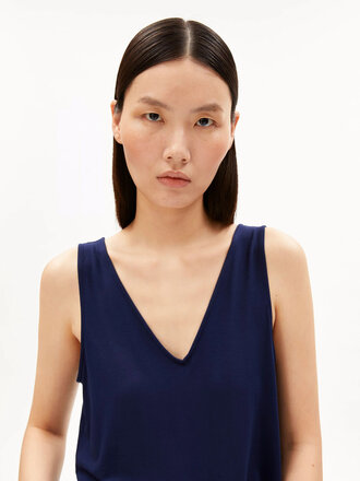 Armedangels V-Neck Jersey top . Tinted Navy