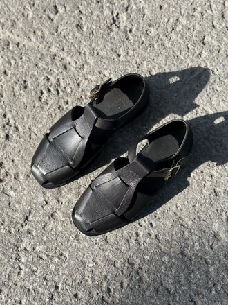 Sesa Torrance Leather Sandals . Black