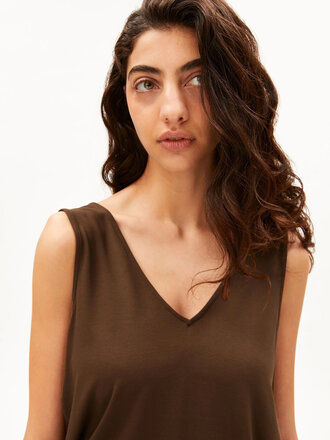 Armedangels Haut en jersey dos en V . Dried Palm