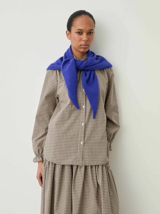 Diarte Large Grana triangle scarf . Klein Blue
