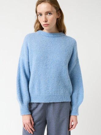 AMT Studio Chandail à col rond en alpaga et coton bio Praline . Bleu ciel