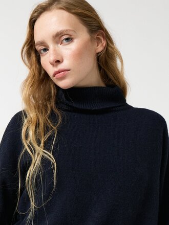 AMT Studio Chandail à col roulé en laine et yak Liebe . Bleu foncé
