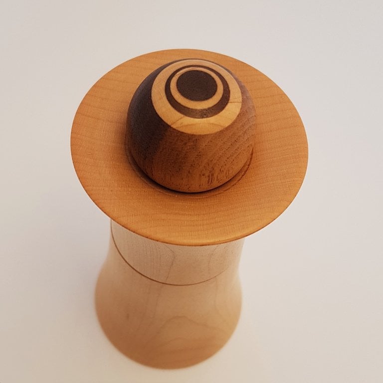 Zèbre Zèbre - Pepper mill round cap, sugar maple and black walnut, 6 "(15 cm)