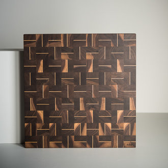 Arbol Arbol - planche zig-zag en bout de grain 38x38cm (16"x16") noyer-érable Arbol Arbol - planche zig-zag en bout de grain 38x38cm (16"x16") noyer-érable