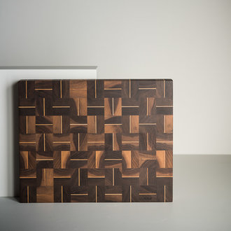 Arbol Arbol - Zig-zag cutting board 33x40cm, walnut and maple Arbol Arbol - Zig-zag cutting board 33x40cm, walnut and maple