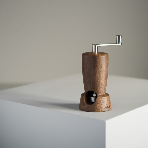 Arbol Nutmeg grinder in walnut Boutique 1101 Boutique Crème