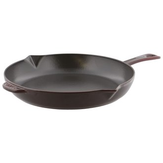 Staub Staub - 12'' Frying pan with pouring spout - Grenadine Red Staub Staub - 12'' Frying pan with pouring spout - Grenadine Red