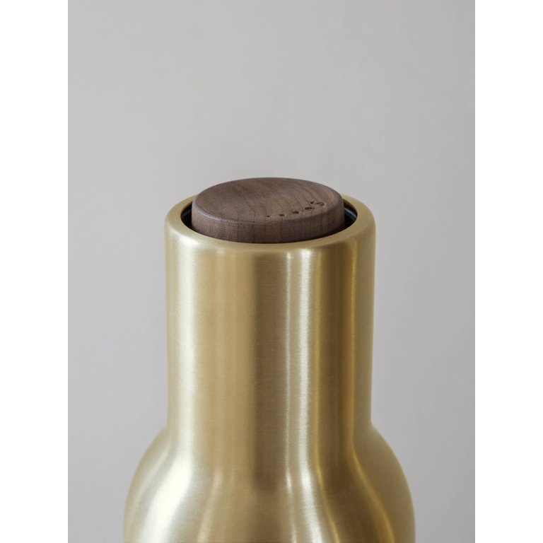 Menu Menu - Ensemble Salière-Poivrière Bottle Grinders, Small, Brushed Brass , Couvercle en Noyer