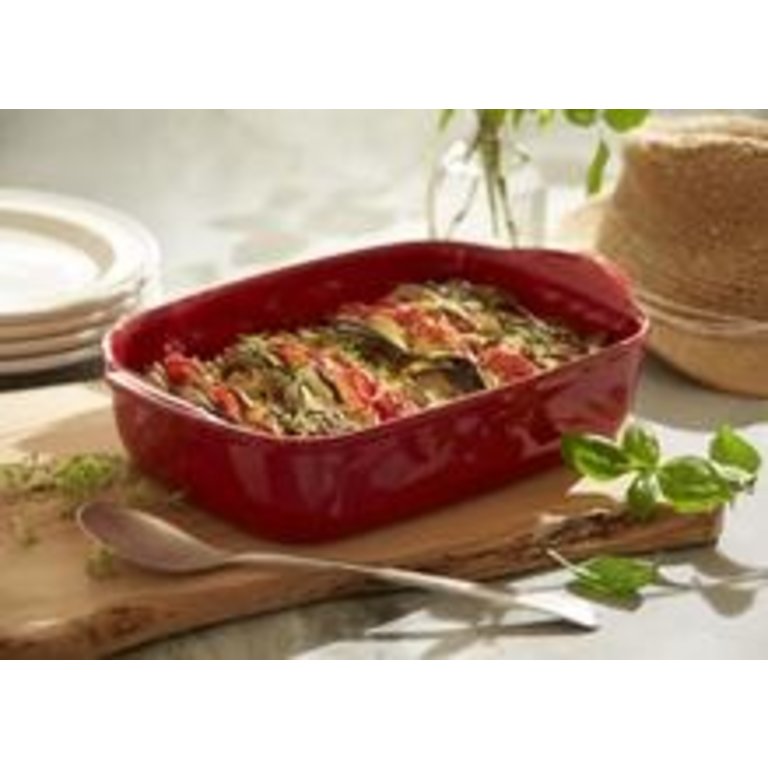 https://cdn.shoplightspeed.com/shops/622951/files/36313134/768x768x2/emile-henry-emile-henry-rectangular-baking-dish-13.jpg