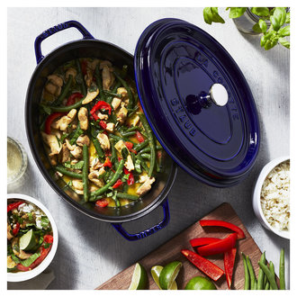 Staub Staub - 4.25 L Oval Cocotte - Blue Staub Staub - 4.25 L Oval Cocotte - Blue