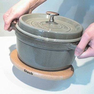 Staub Staub - Sous-plat magnétique ovale 29cm, bois Staub Staub - Sous-plat magnétique ovale 29cm, bois