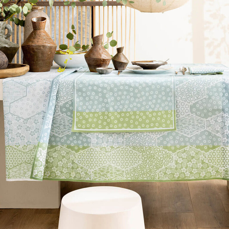 Le Jacquard Français Le Jacquard Français - Nappe Enduit 175x250cm/69x98po Wagara couleur Céladon/Green