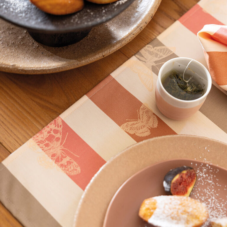 Le Jacquard Français Le Jacquard Français - Napperon Enduit Bal des Papillons Pèche/Pink