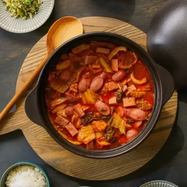 Penguin Umma: A Korean Mom's Kitchen Wisdom and 100 Family Recipes