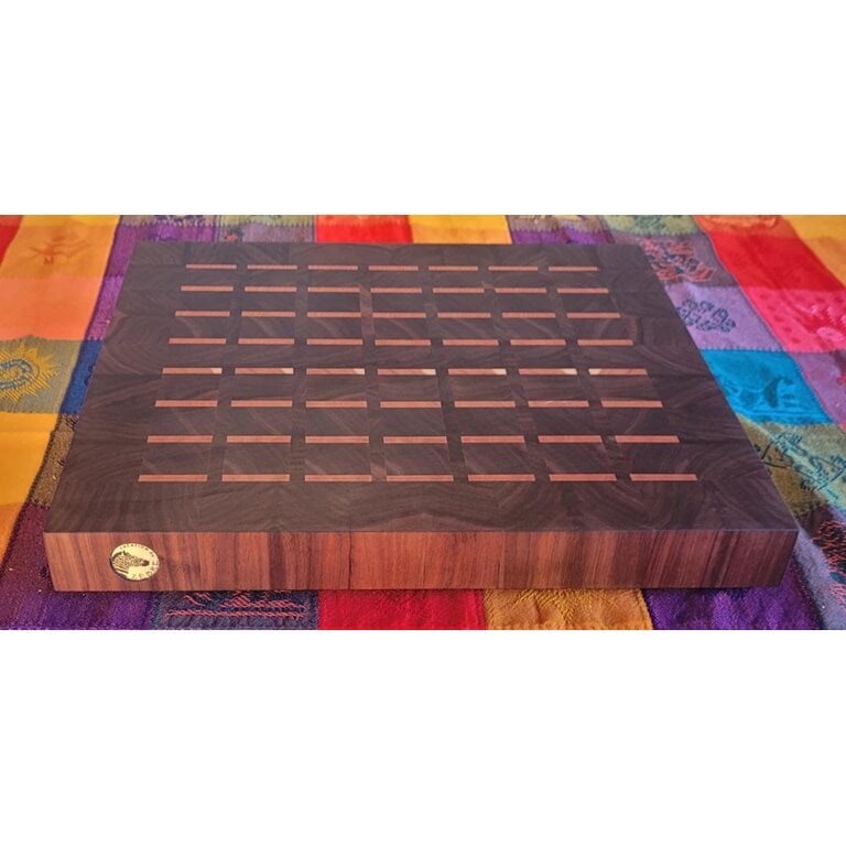 Zèbre Zèbre -  Planche à découper 16.5''x18'', noyer lignes pointillées merisier