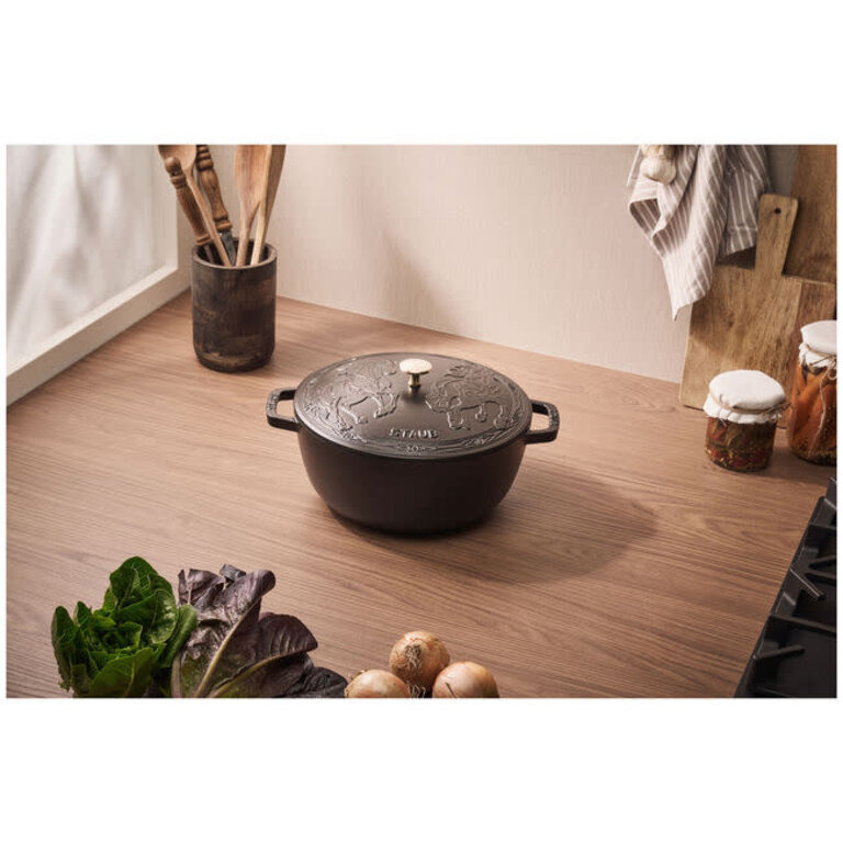 Staub Staub - French Enameled Cast Iron Casserole Dish - Special Horse Edition - 4.9L (5.2QT) - Black