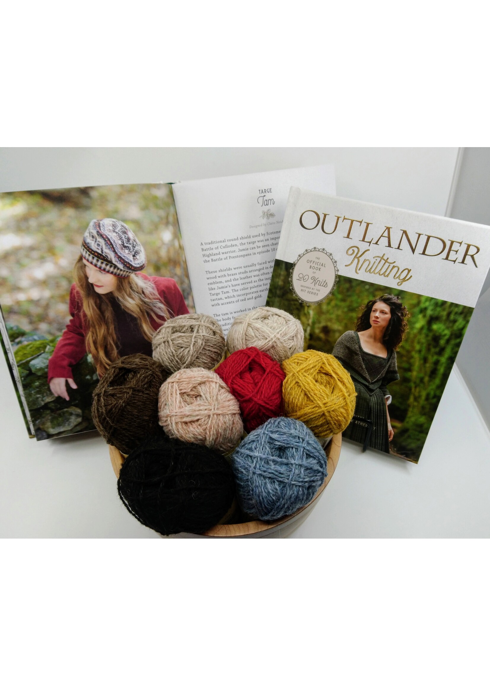 Outlander Outlander Knitting Book & Targe Tam Kit BUNDLE