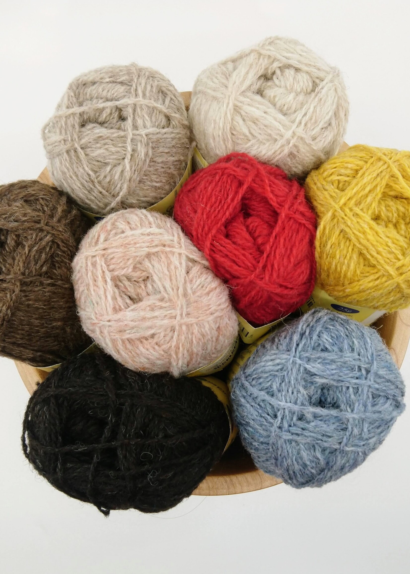 Outlander Outlander Knitting Book & Targe Tam Kit BUNDLE