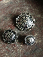 Jul Designs Jul Pedestal Button Floral Small (1")