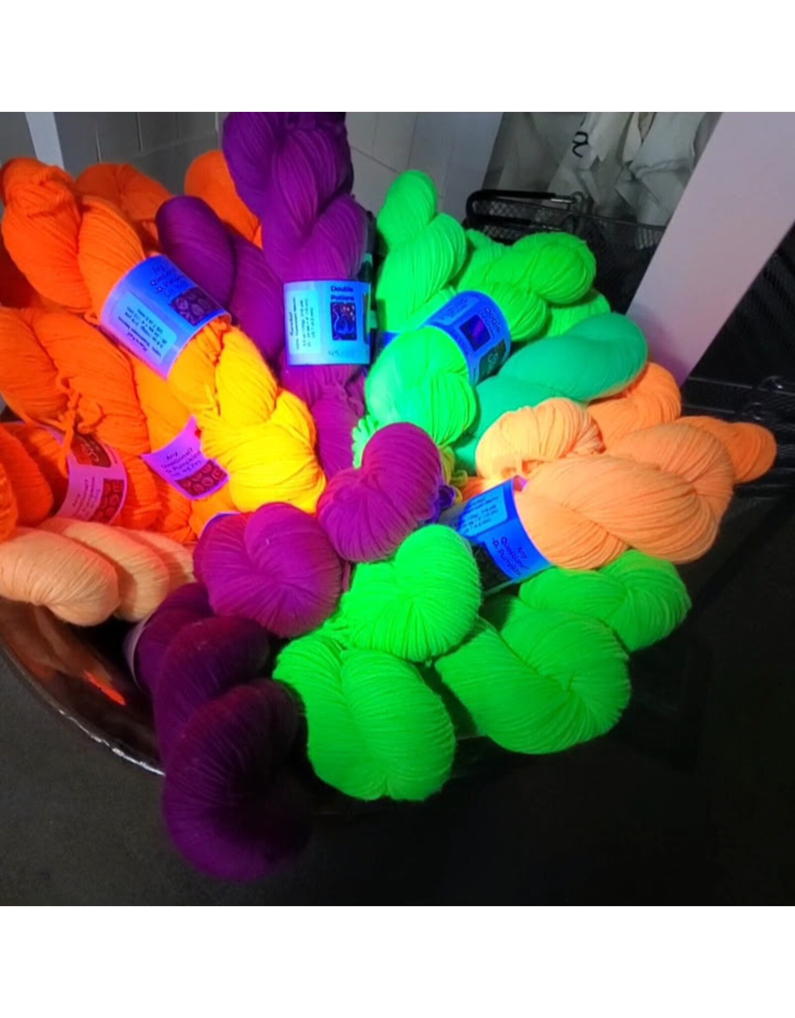 Stranded Studio Narwhal 100g UV Reactive