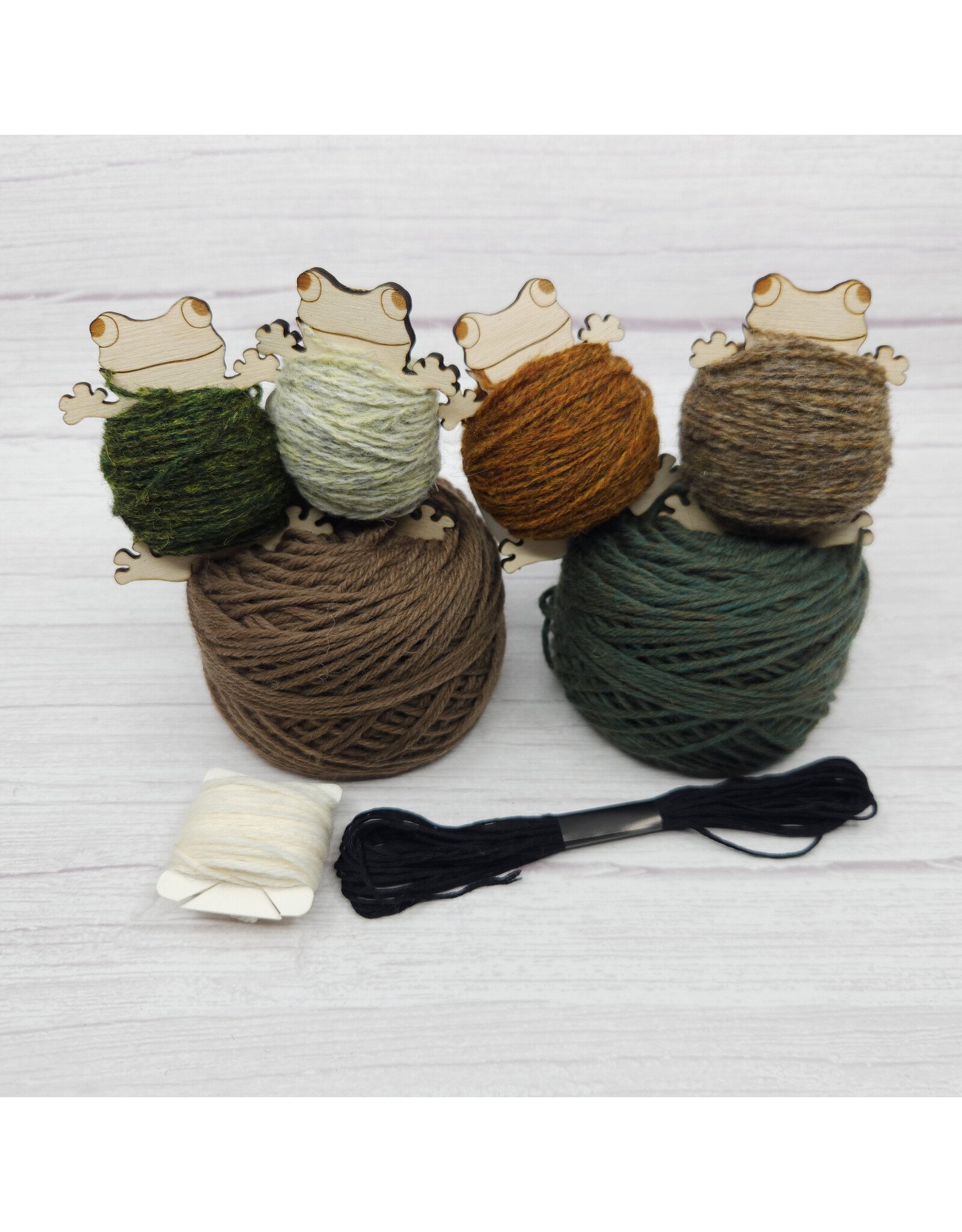 Stranded by the Sea Frog and Toad Knitting Kit
