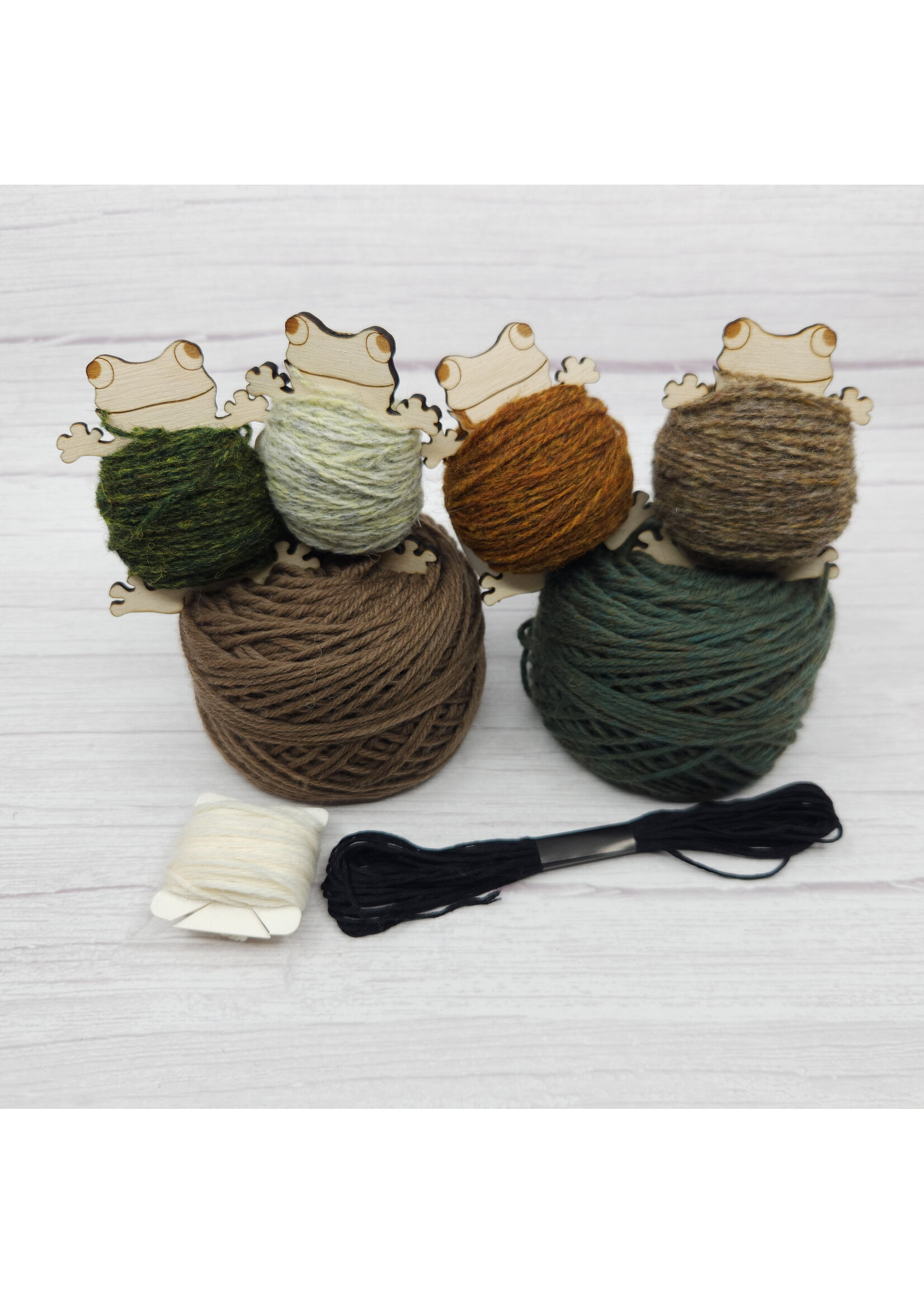 Stranded by the Sea Frog and Toad Knitting Kit