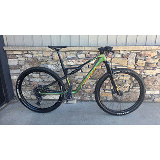 Orbea Oiz - M21 - Large - 29" - Green and Black 2024 Bike Orbea Oiz - M21 - Large - 29" - Green and Black 2024 Bike