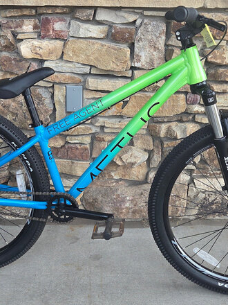 Free Agent - Metus - Dirt Jumper - Green/Blue