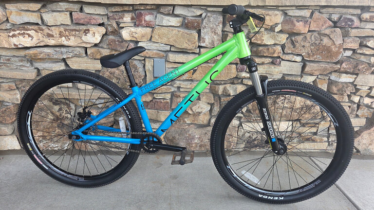 Free Agent - Metus - Dirt Jumper - Green/Blue
