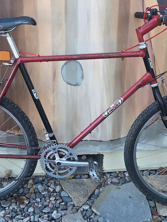 Moots Mountaineer Vintage Steel Bike in Red and Black Moots Mountaineer Vintage Steel Bike in Red and Black