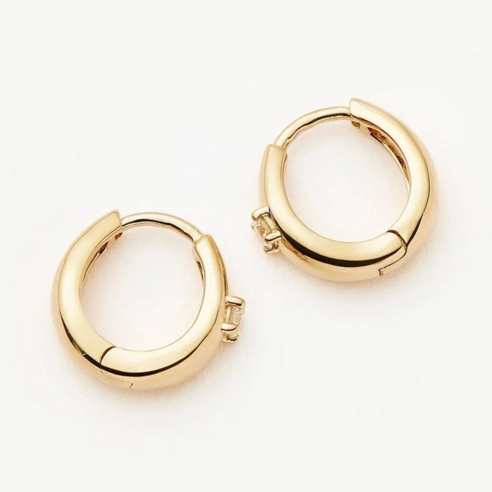 MISSOMA FINE SINGLE DIAMOND DOME HUGGIES