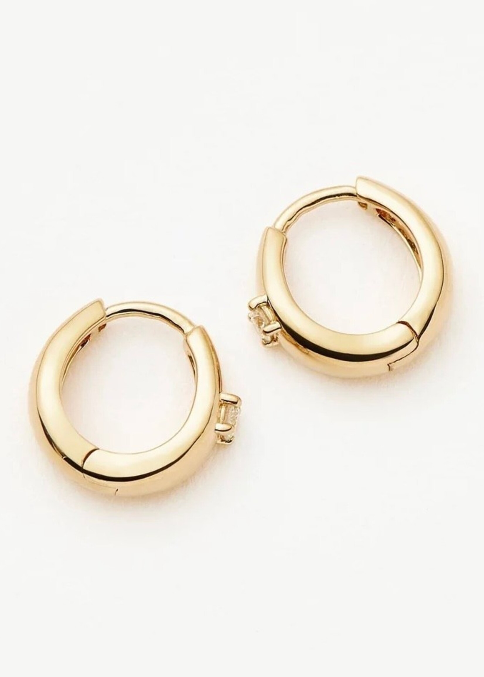 MISSOMA FINE SINGLE DIAMOND DOME HUGGIES