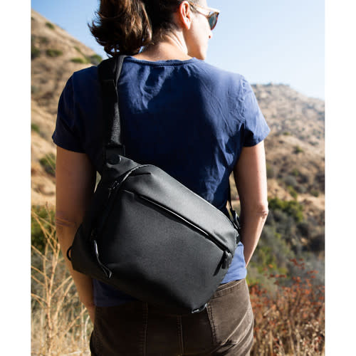 Peak Design Everyday Sling v2 (6L, Black) - Tuttle Cameras