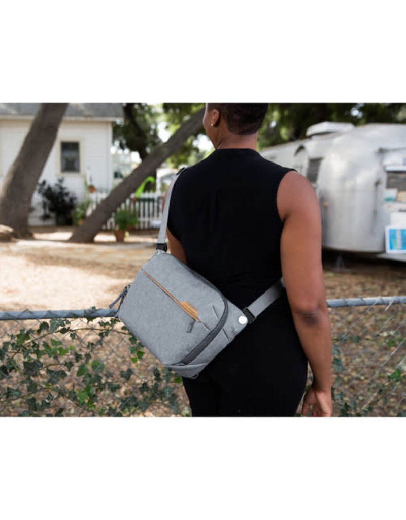 Peak Design Everyday Sling v2 (6L, Ash) - Tuttle Cameras