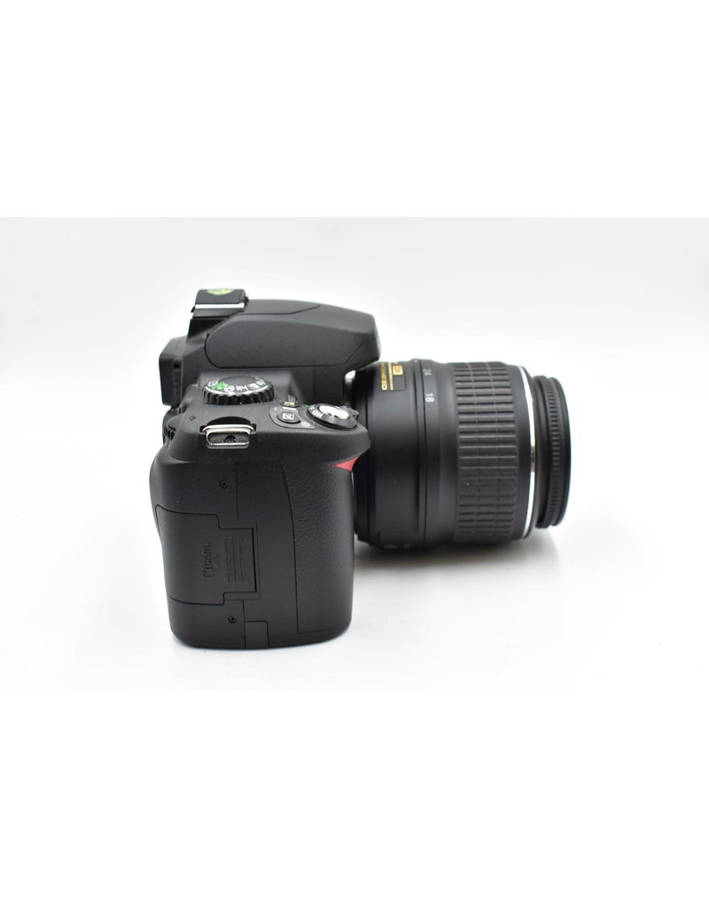 Nikon Pre-Owned Nikon D40 w/18-55mm Lens