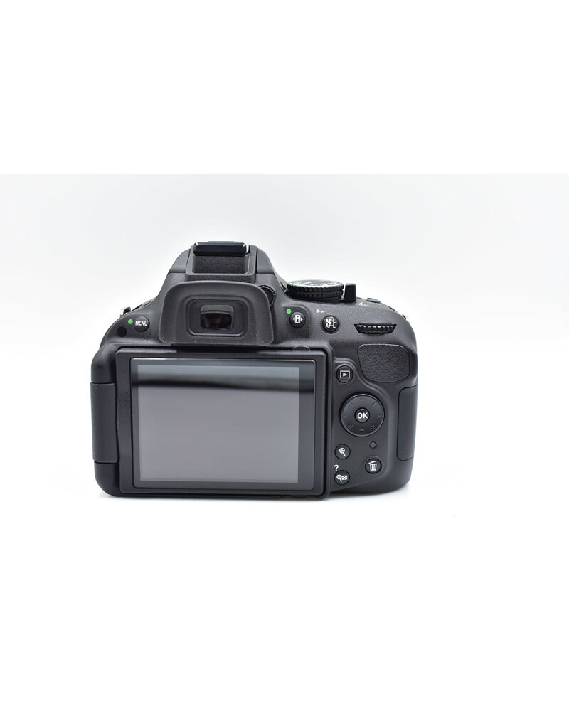 Nikon Pre-Owned Nikon D5200 With 18-55mm