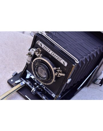 Pre-Owned Pre-Owned Graflex Speed Graphic 4x5 w/ Carl Zeiss 135mm F4.5  w/case and extras