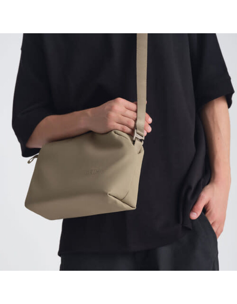 URTH Urth Dolomite Cross-Body Camera Sling Bag (Beige, 5.1L)