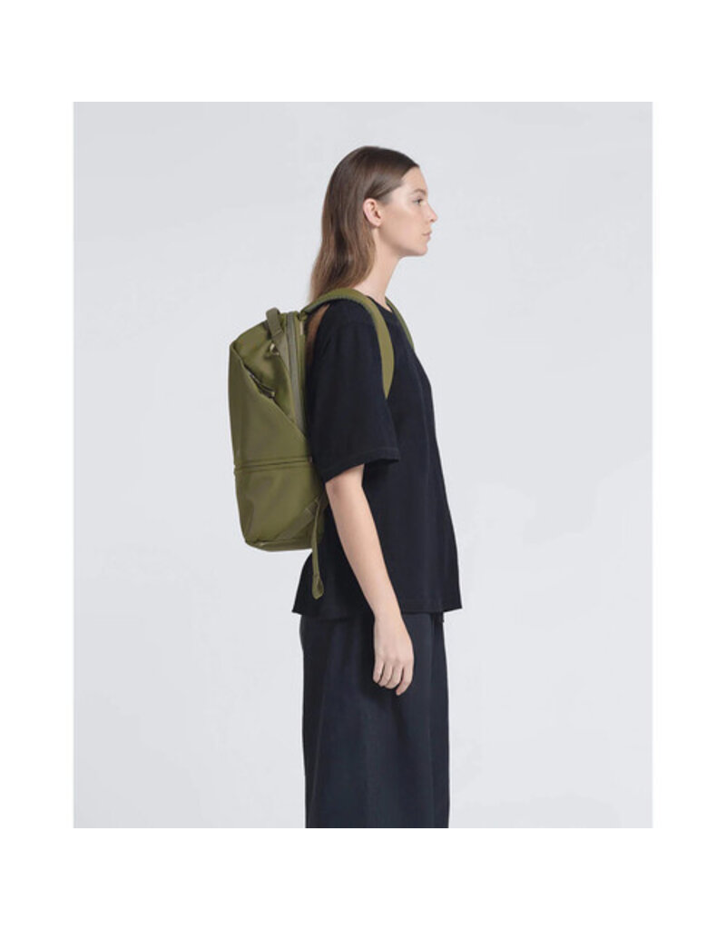 URTH Urth Arkose 20L Backpack with Camera Insert (Green)