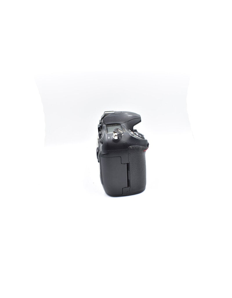 Nikon Pre-Owned Nikon D200 DSLR Camera Body {10.2MP}