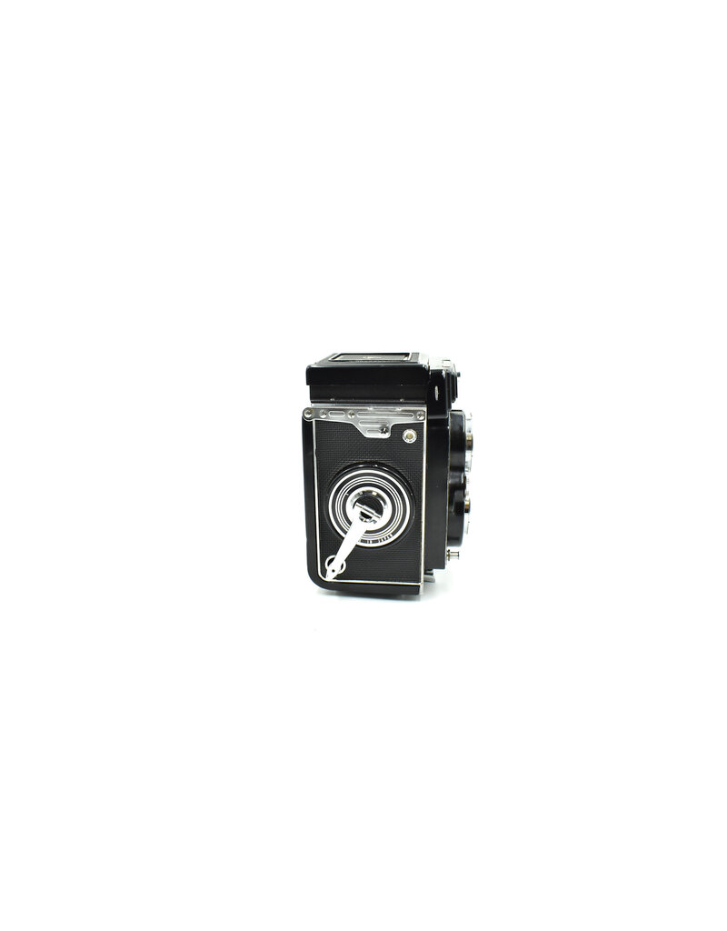 Pre-Owned Yashica-24 w/ 80mm f3.5 Twin Lens