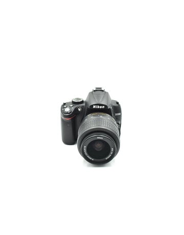 Nikon Pre-Owned Nikon D5000 DSLR Camera AF-S NIKKOR 18-55 mm Lens 12MP