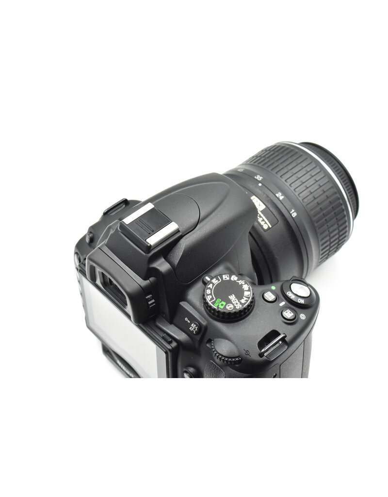 Nikon Pre-Owned Nikon D5000 DSLR Camera AF-S NIKKOR 18-55 mm Lens 12MP