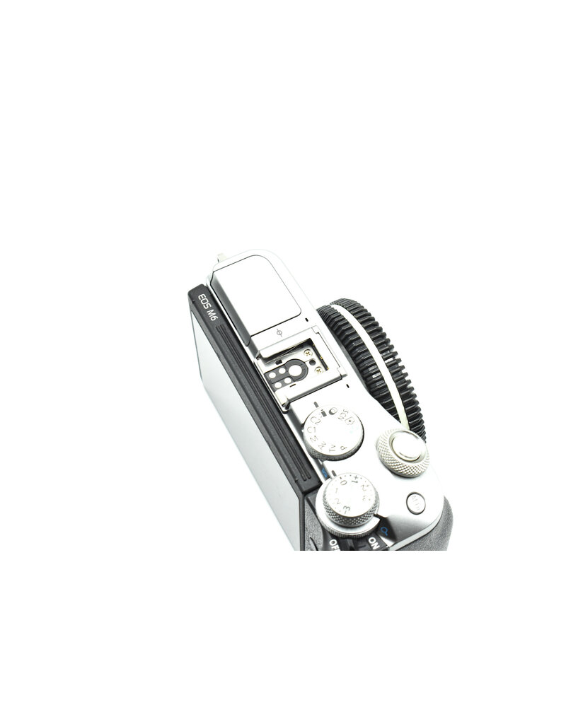 Pre-Owned Canon EOS M6 w/ EF-M adapter and Oreo pancake lens